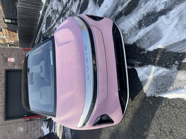 Vehicle in a rose chrome colour-change wrap